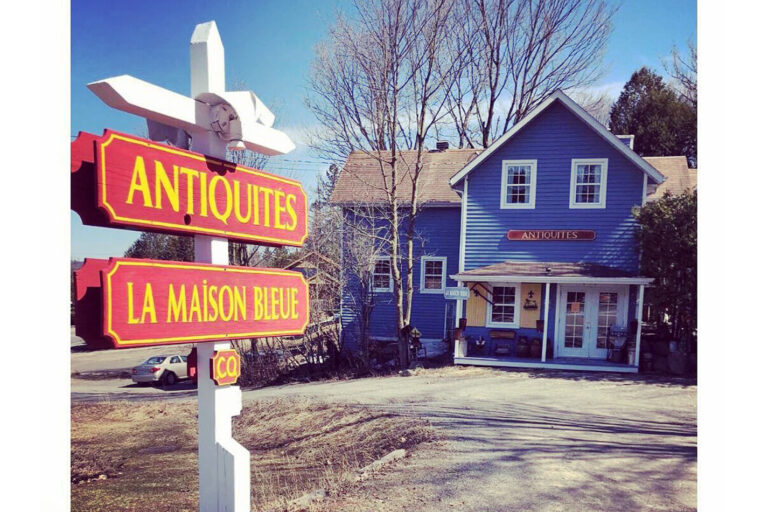 antiquite maison bleue 1 768x512