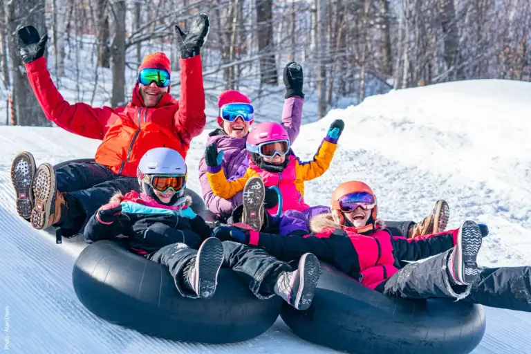 Sommet Saint Sauveur Glissades sur tube Alain Denis 768x512